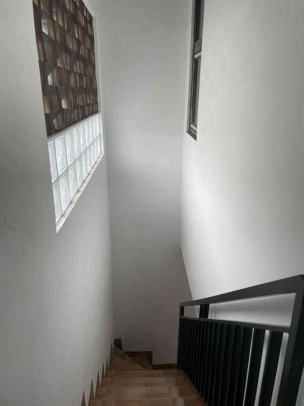 dijual rumah cluster cihanjuang