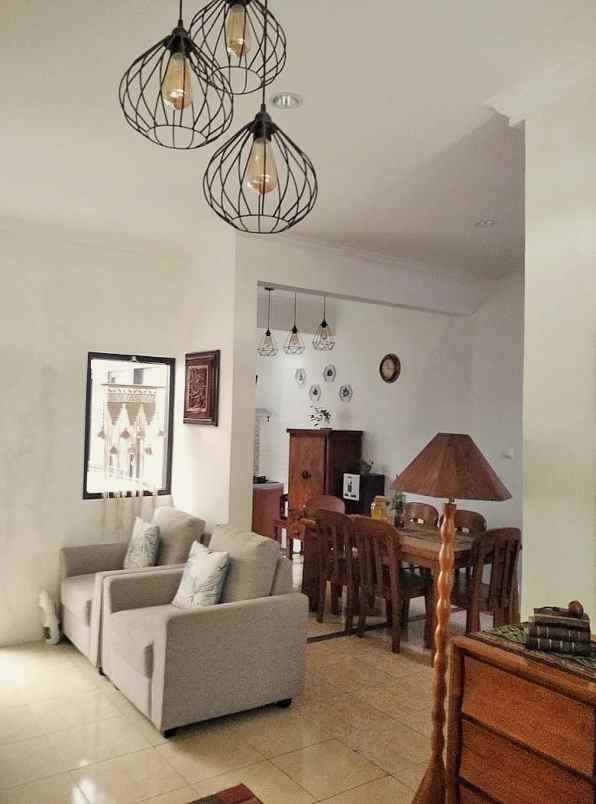 dijual rumah cluster graha lista