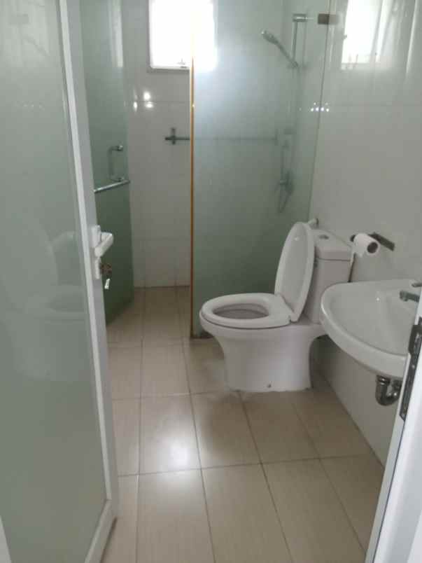 dijual rumah cluster palm spring jgc