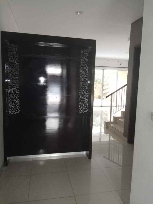 dijual rumah cluster palm spring jgc