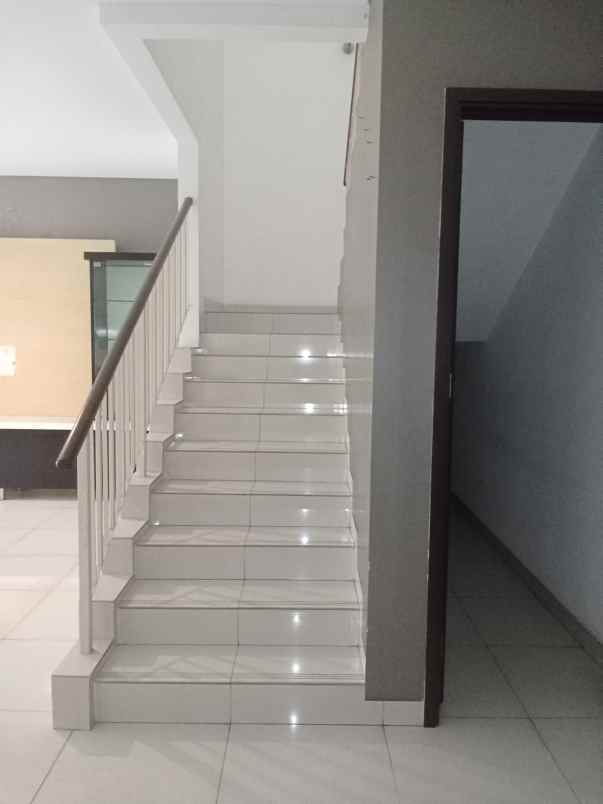 dijual rumah cluster palm spring jgc