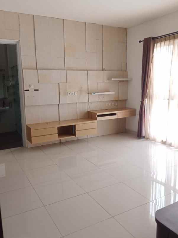 dijual rumah cluster palm spring jgc