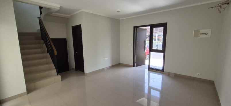 dijual rumah cluster regia residence