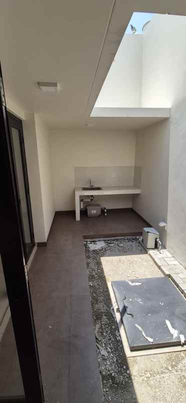 dijual rumah cluster regia residence