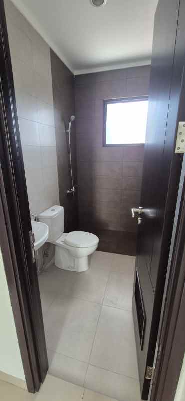 dijual rumah cluster regia residence