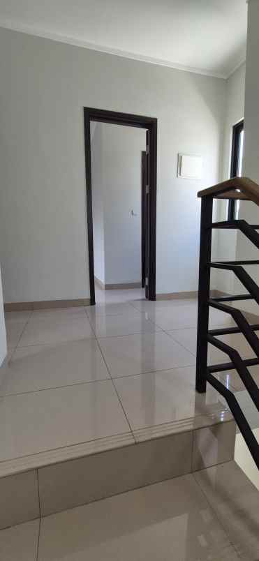 dijual rumah cluster regia residence