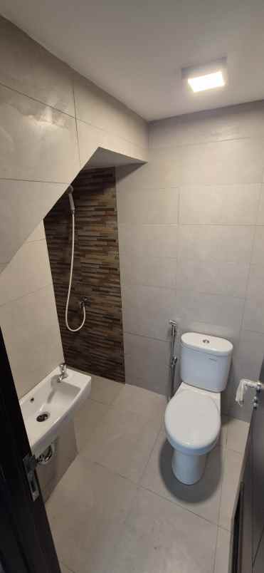 dijual rumah cluster regia residence