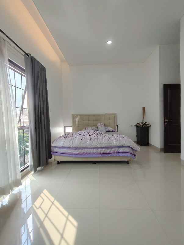 dijual rumah dalam komplek siap huni di rawamangun