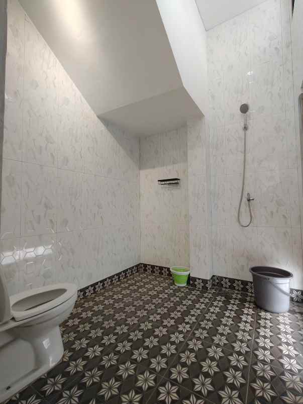 dijual rumah dalam komplek siap huni di rawamangun