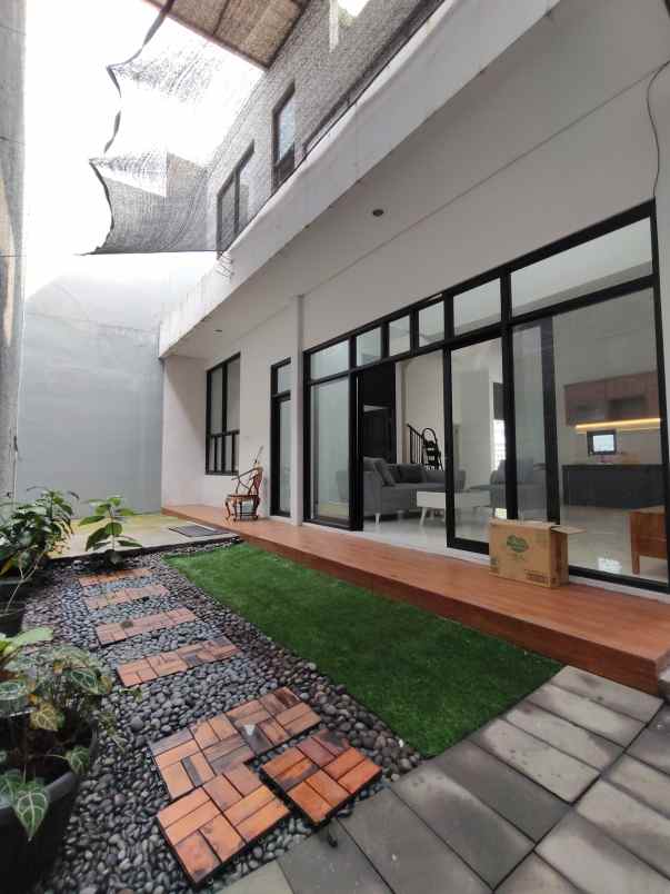 dijual rumah dalam komplek siap huni di rawamangun