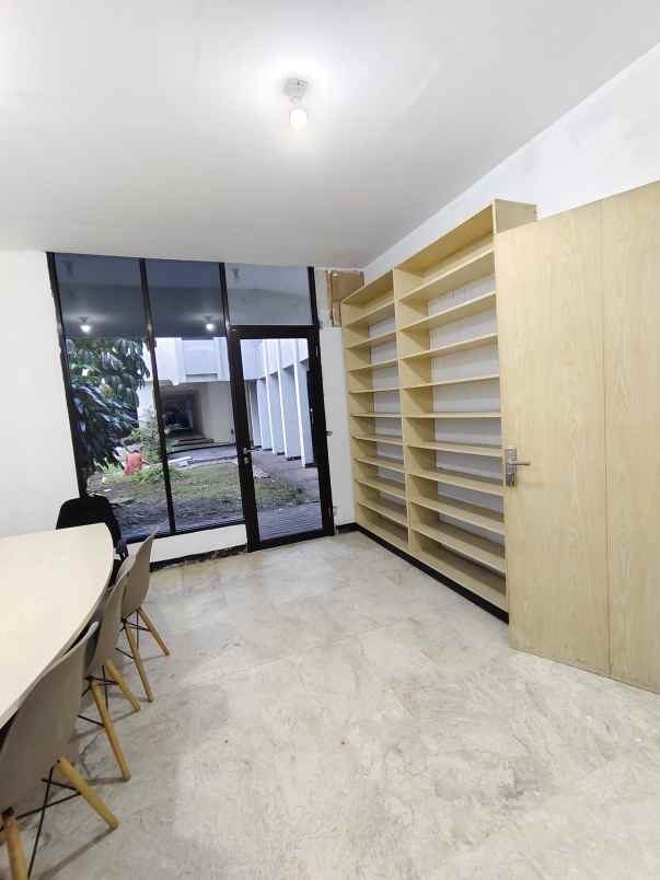 dijual rumah darmo kec wonokromo