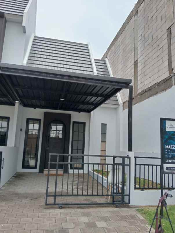 dijual rumah de naila park
