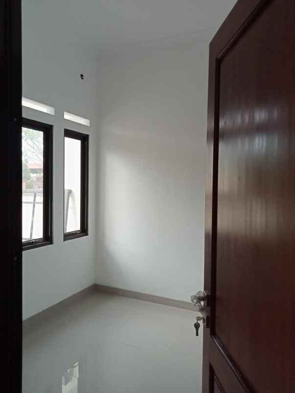 dijual rumah dekat pintu tol bsd pamulang