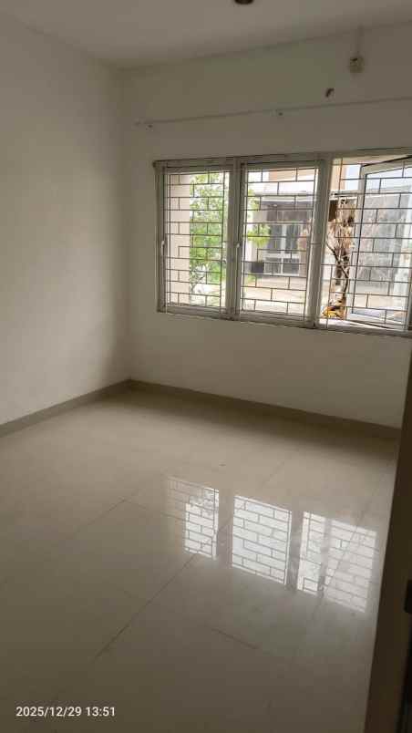 dijual rumah di familia urban rawalumbu bekasi