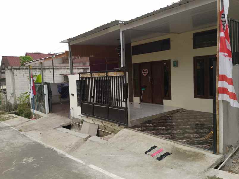 dijual rumah di kec mojogedang kab karanganyar