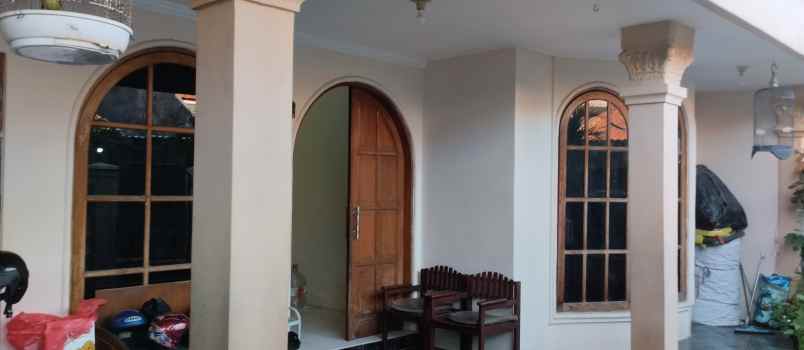 dijual rumah di pusat kota surabaya