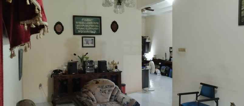dijual rumah di pusat kota surabaya
