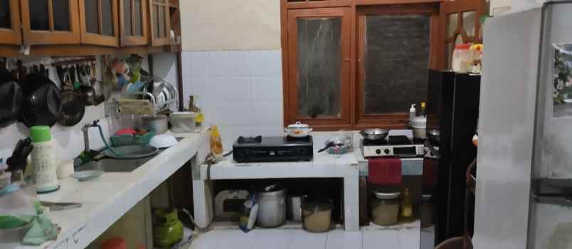 dijual rumah di pusat kota surabaya