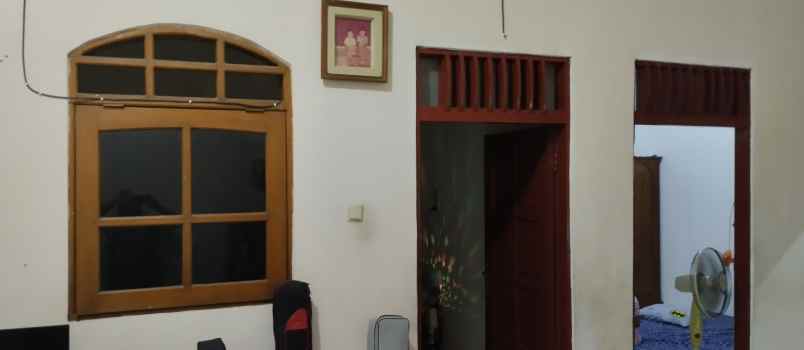 dijual rumah di pusat kota surabaya