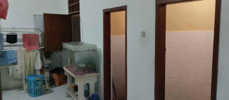 dijual rumah di pusat kota surabaya