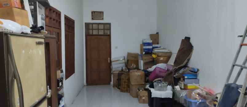 dijual rumah di pusat kota surabaya