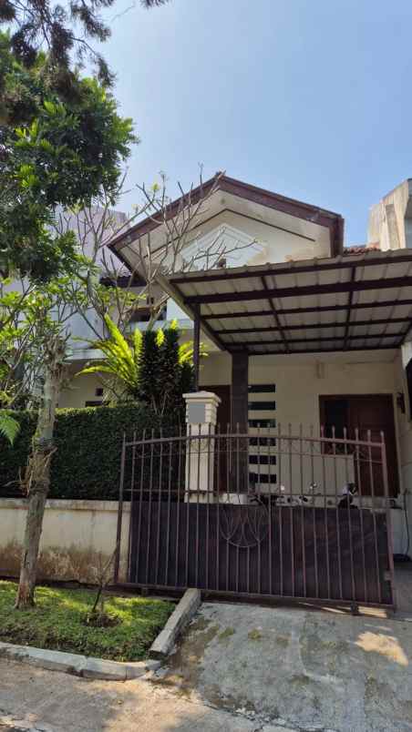 dijual rumah di setra duta dekat sarijadi pasteur
