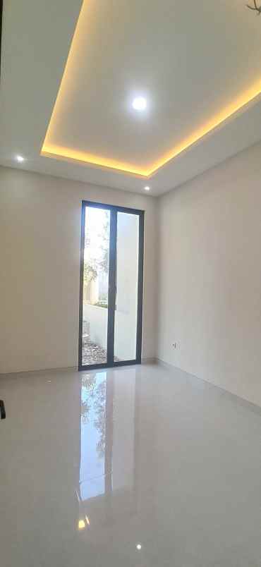 dijual rumah dian istana