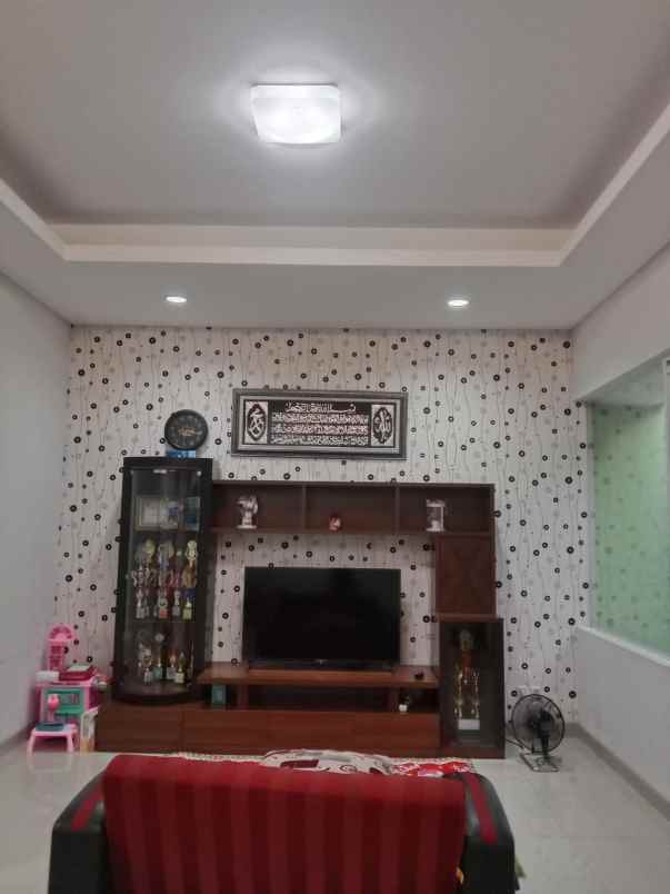 dijual rumah dukuh zamrud utara