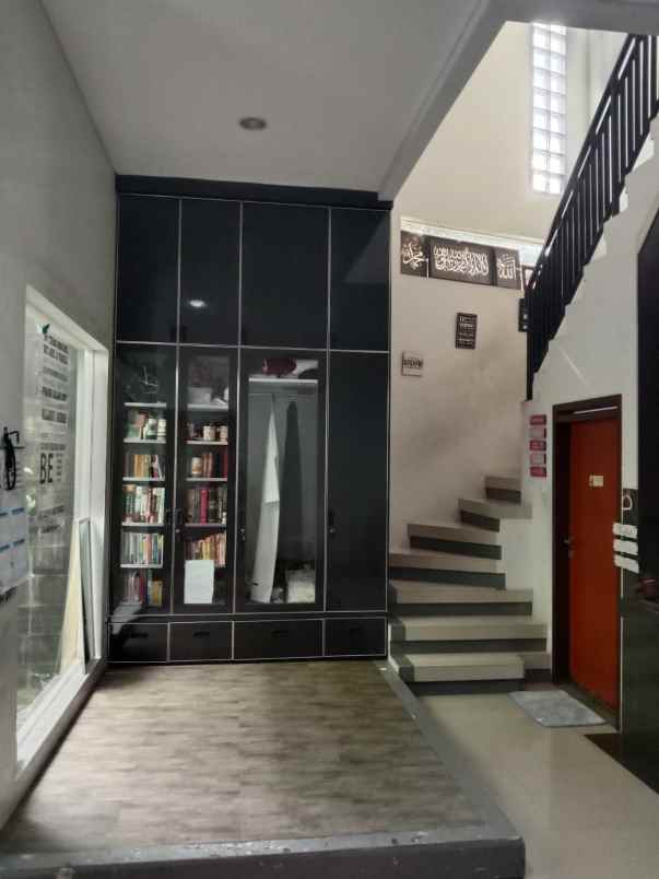 dijual rumah dukuh zamrud utara