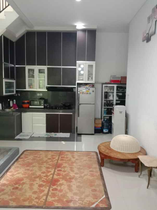 dijual rumah dukuh zamrud utara