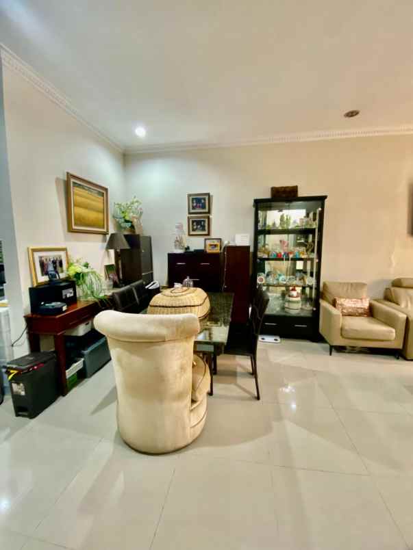 dijual rumah duri kepa dekat taman ratu