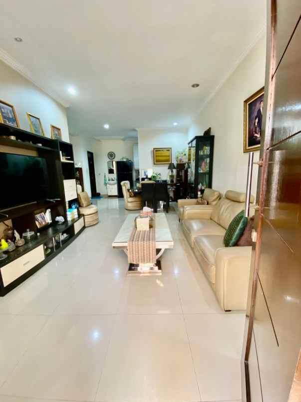 dijual rumah duri kepa dekat taman ratu