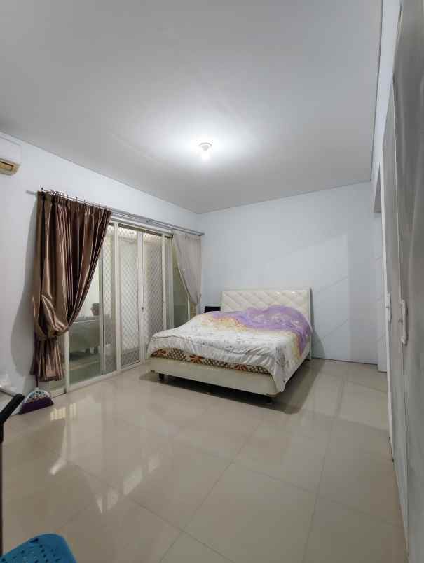 dijual rumah forest mansion kec