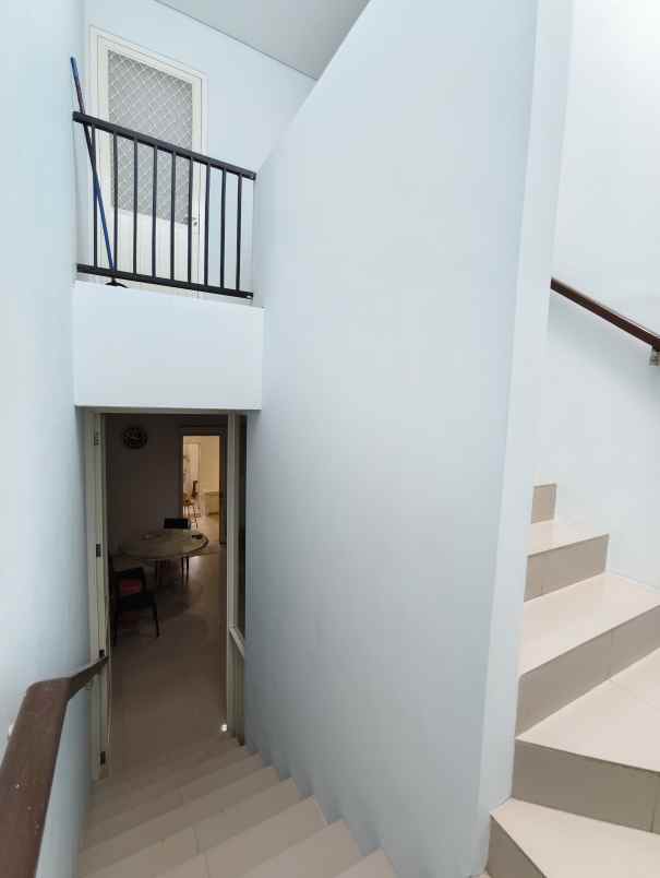 dijual rumah forest mansion kec
