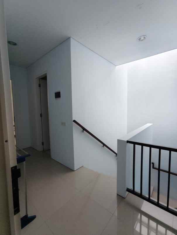 dijual rumah forest mansion kec