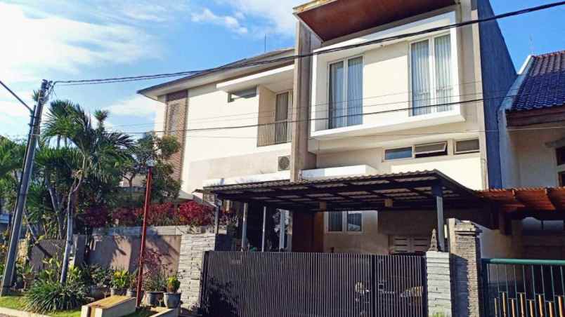 dijual rumah galaxy bumi permai araya