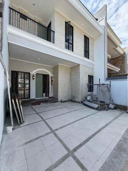 dijual rumah galaxy bumi permai araya