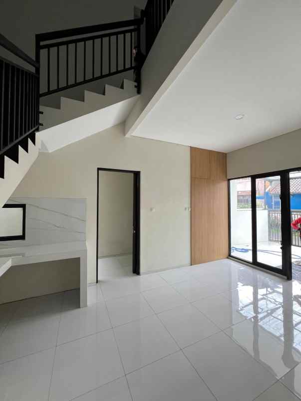 dijual rumah golf dalam