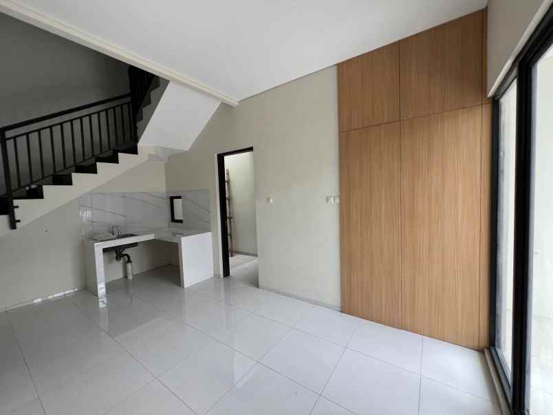 dijual rumah golf dalam