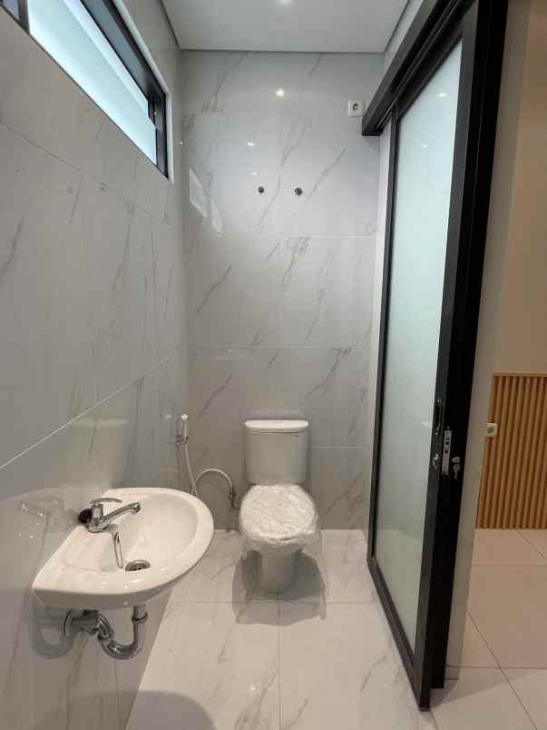 dijual rumah golf dalam