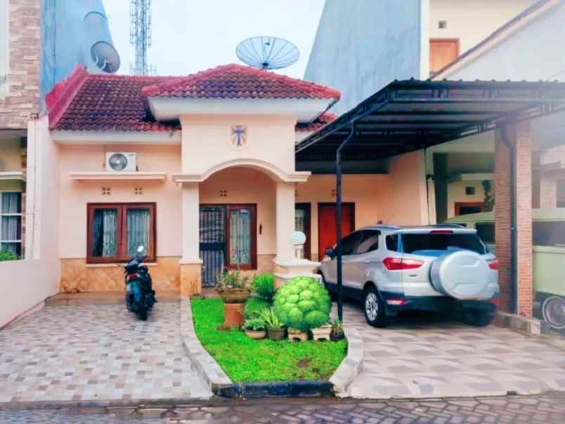 dijual rumah graha estetika tembalang