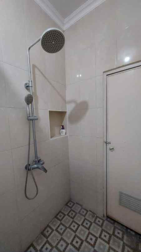 dijual rumah graha sukolilo regency