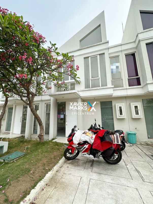 dijual rumah grand pakuwon