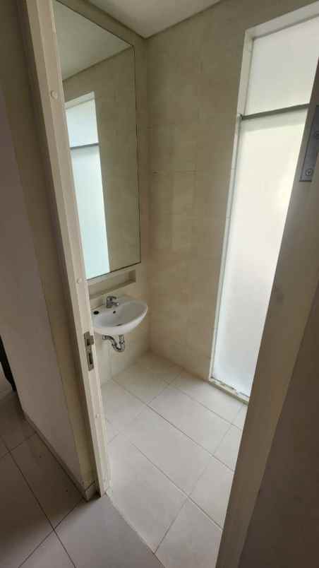 dijual rumah grand pakuwon