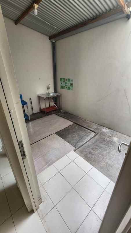 dijual rumah grand pakuwon