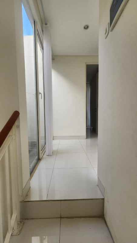 dijual rumah grand pakuwon