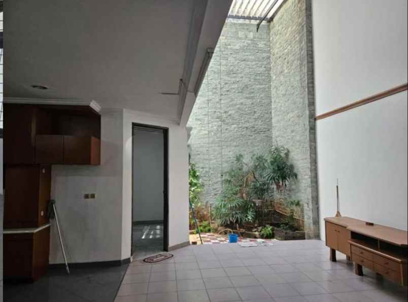 dijual rumah green garden