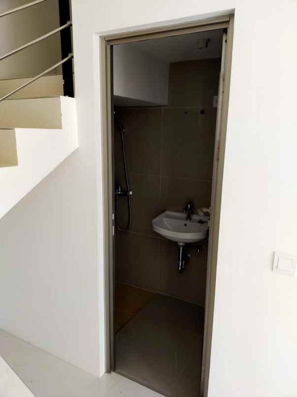 dijual rumah greenland residen