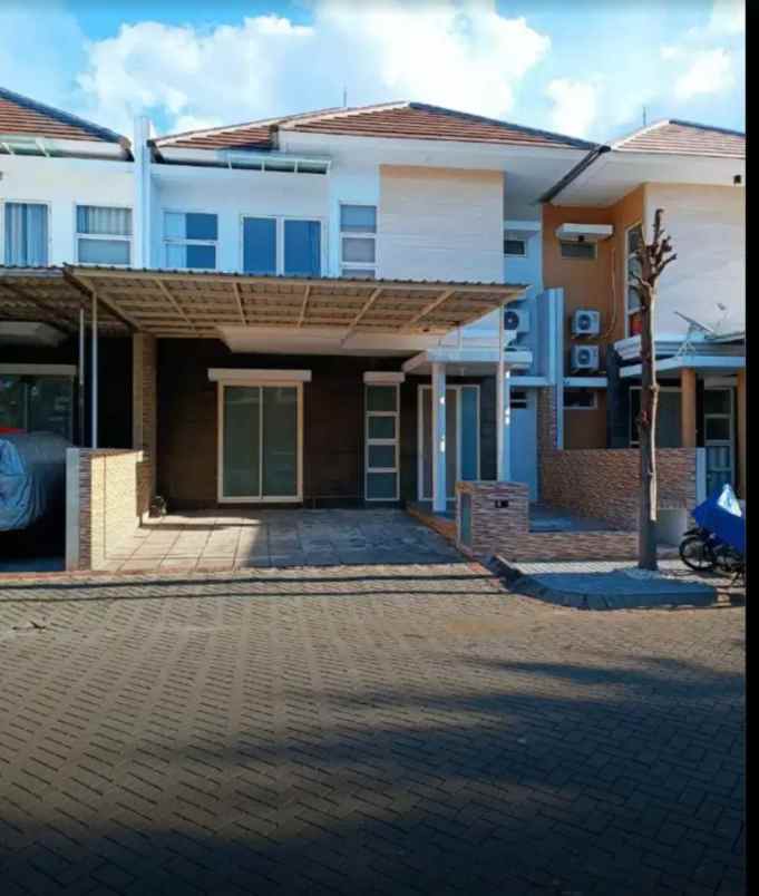 dijual rumah greenvilee babatan pantai