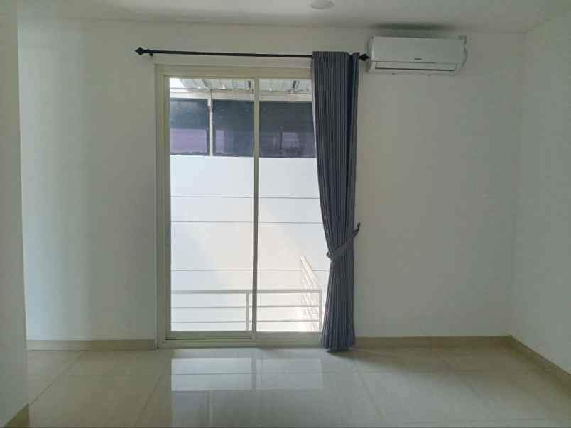 dijual rumah greenvilee babatan pantai